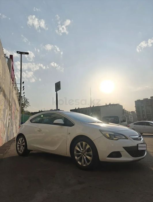 Opel Astra GTC 2013