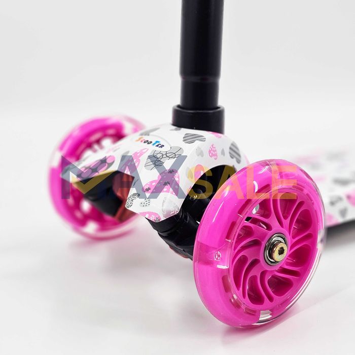 Детска тротинетка с 3 светещи колела розово със сърца скутер колело