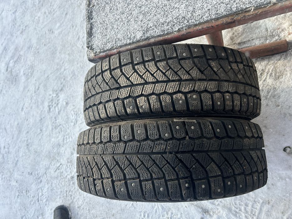 Зимние шипованные резины 2шт