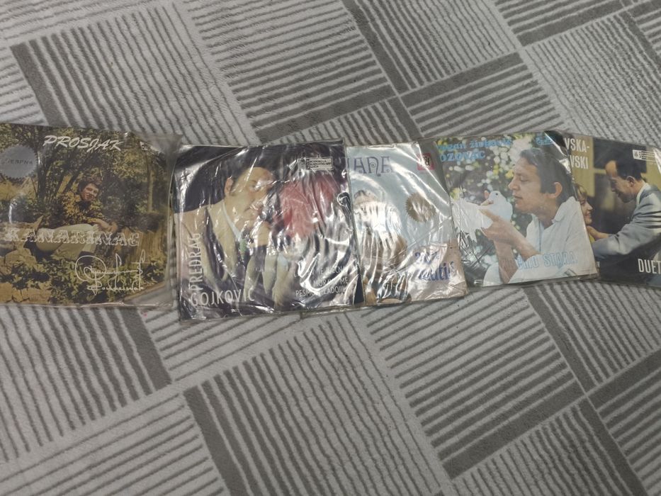 Грамофонни плочи малки и голями