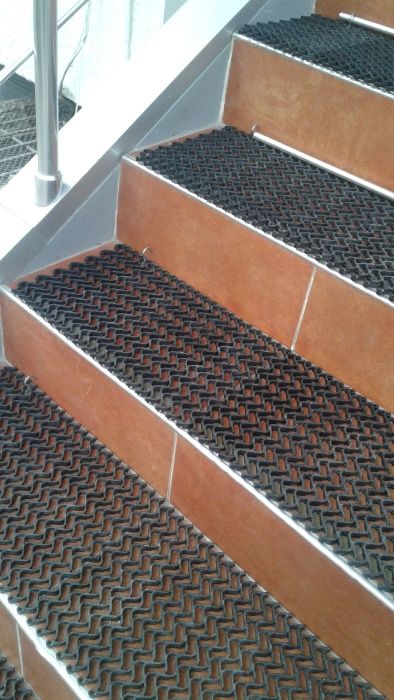 Антискользящее покрытие. Коврики для ступеней, лестниц