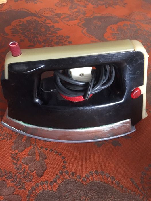 Работеща електр. ютия