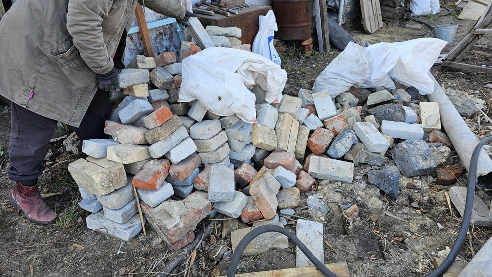 Отдам кирпич б/у