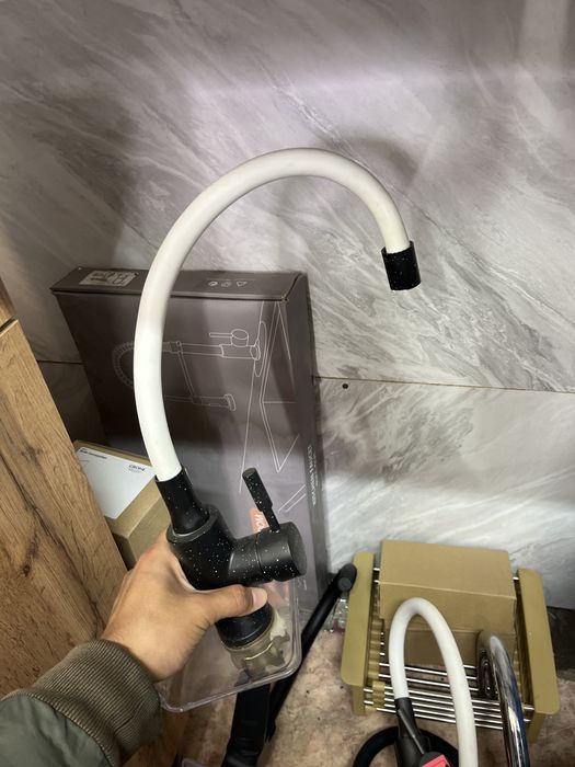 Витринные смесители отдам подешевл