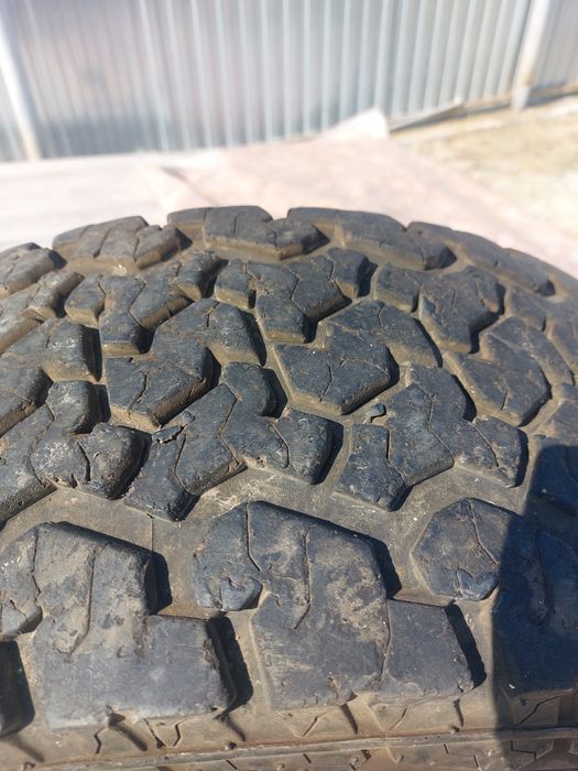 Продаётся  бу покрышка на пикап