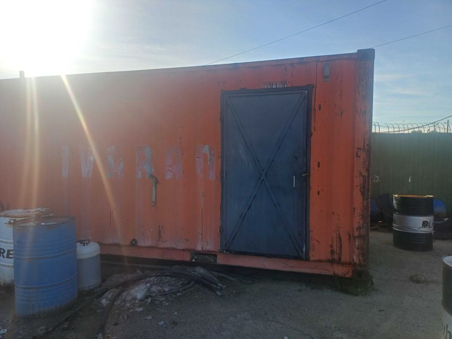 Vand urgent euro container transformat  pentru șantier.
