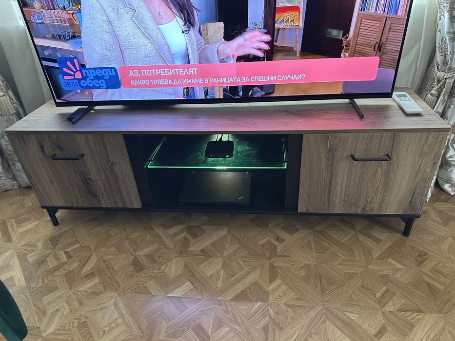 Продавам TV шкаф
