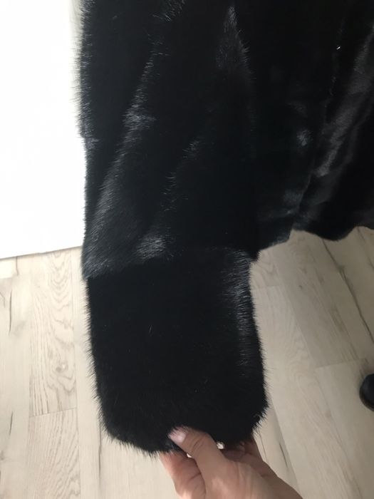 Шуба норковая, черная.