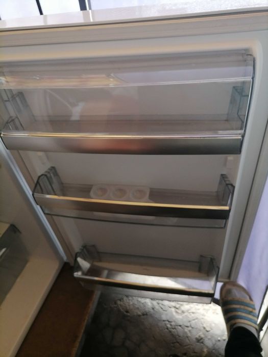 Хладилник АЕГ с камера