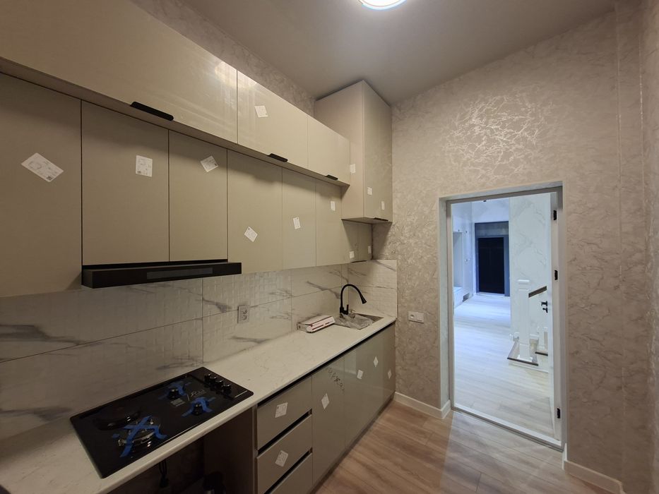 Ассалому алейкум 1 сотихлик 2 етажлик компактный евро ховли сотилади