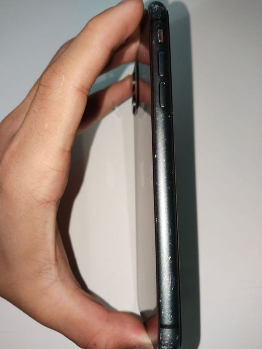 Продаю iPhone 11, 64 ГБ, цвет чёрный.