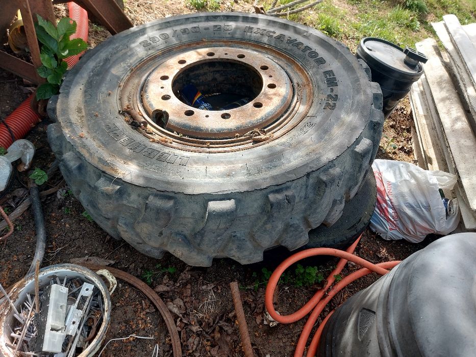 Vând roti de remorca