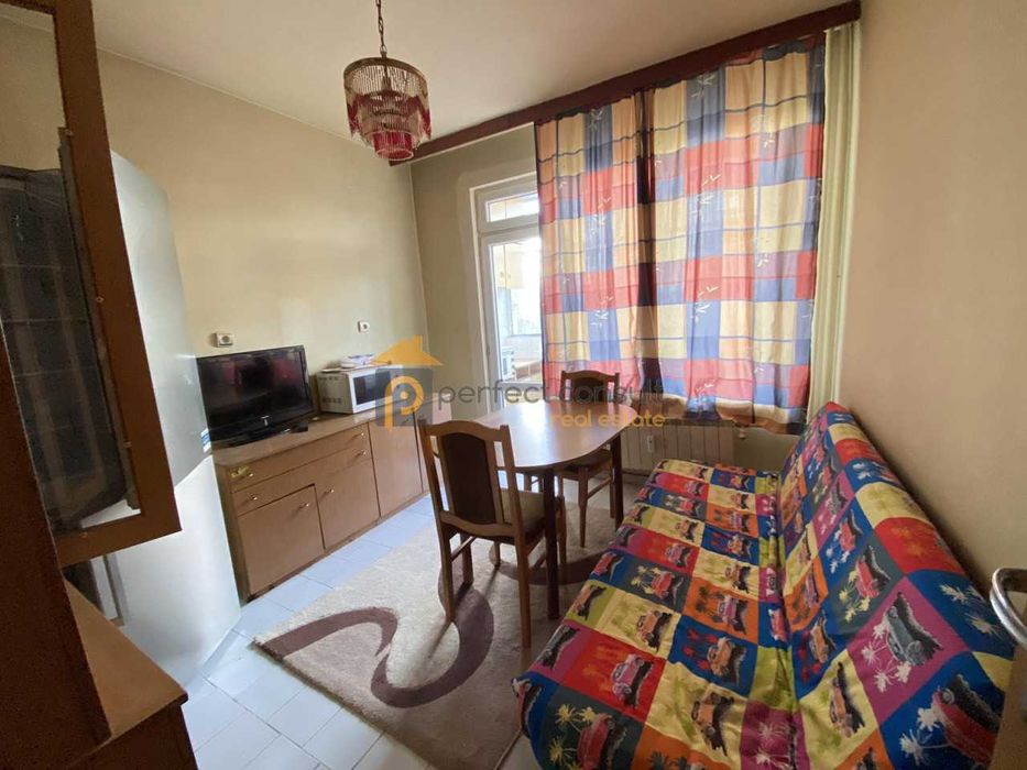 Продава се Тристаен апартамент в Пловдив, Кършияка - 92 кв.м за 2011 €/кв.м - Снимка #1