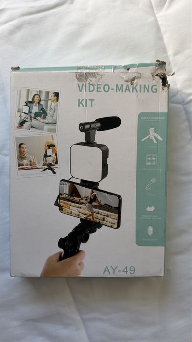 Trepied vlogging cu lumina LED si microfon AY-49, telecomanda Bluetooth - Nou