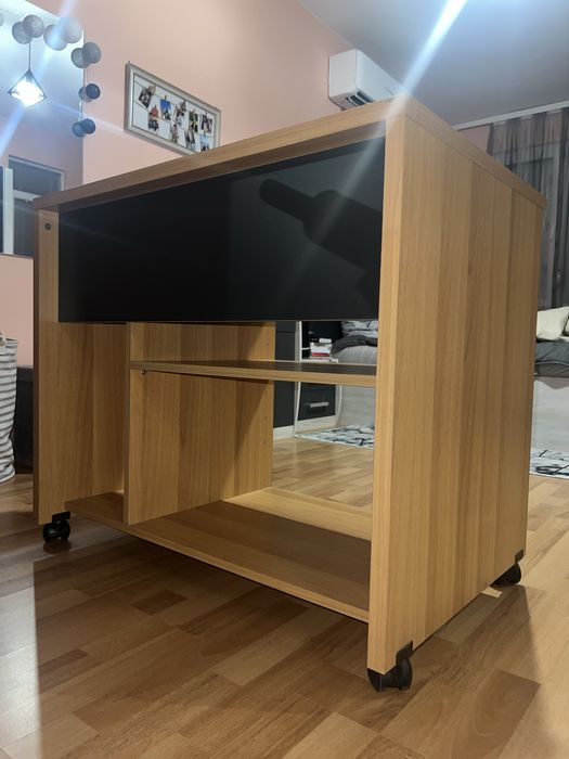 Компютърно бюро на колелца със стойка за клавиатура – светъл дъб