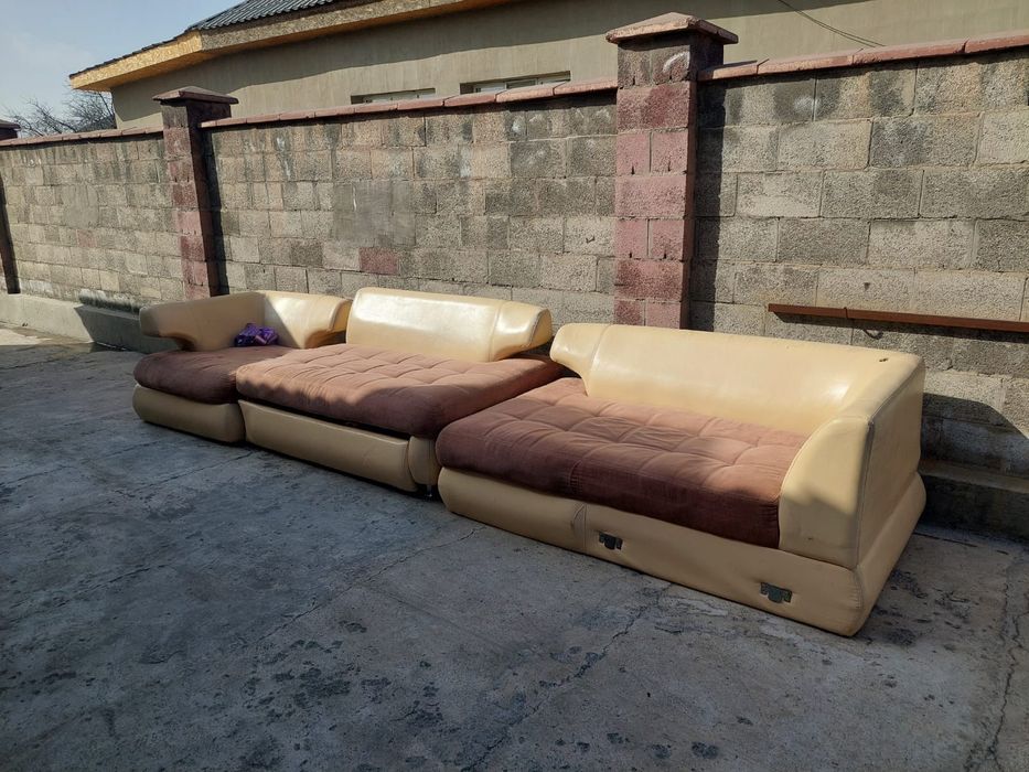 Продаю диван состояние нормальное