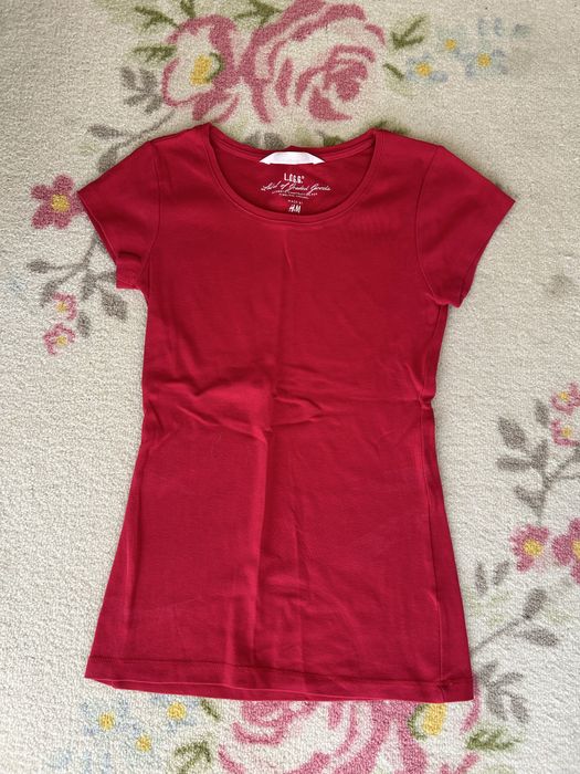 Продавам маркови тениски, размер S!