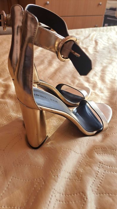 Дамски елегантни обувки.