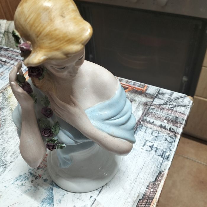 Bibelouri vechi din ceramica
