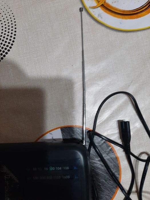 Vând radio second-hand