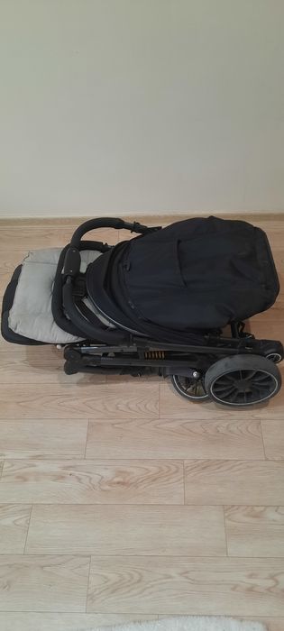Пртдам прогулочную коляску
