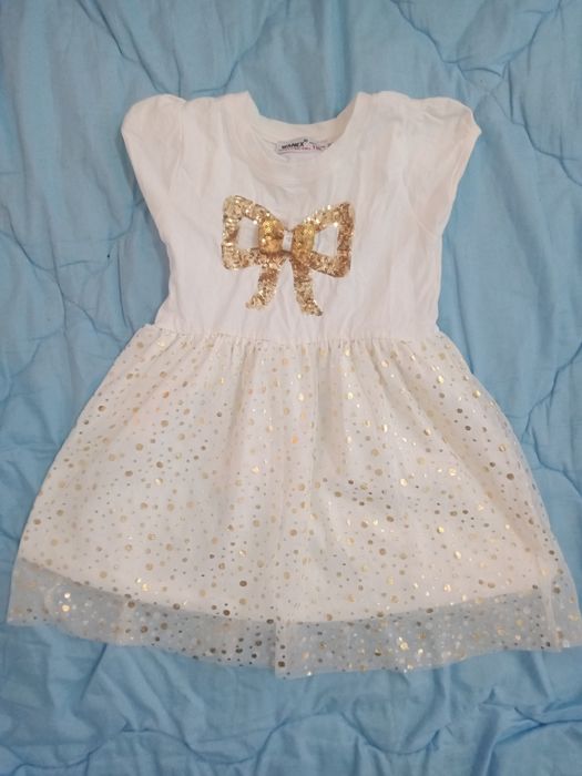 Продам платье девочке на 3-5 лет