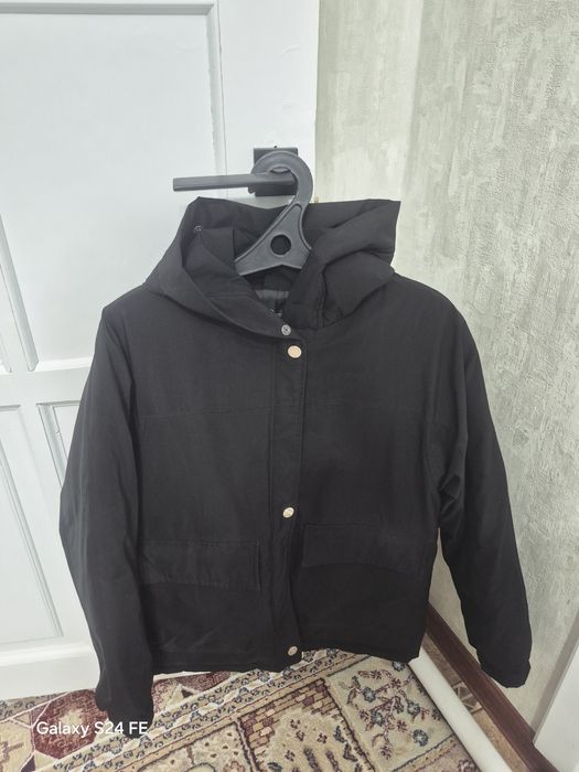 Продам черную куртку