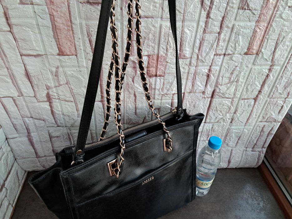 дамска чанта Arezzo черна кожена-естествена кожа