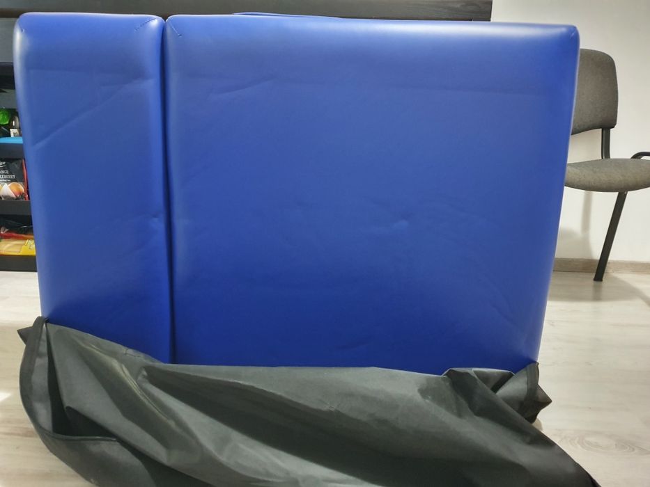 Vand masa aproape noua