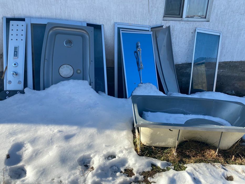 Шкаф пен душовой сатылады