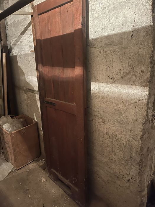 Двери деревянные с косяками