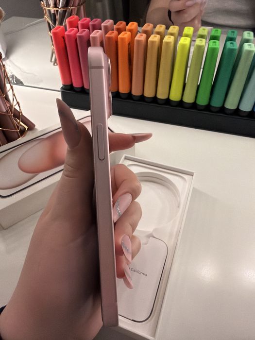 Iphone 15, roz 128GB