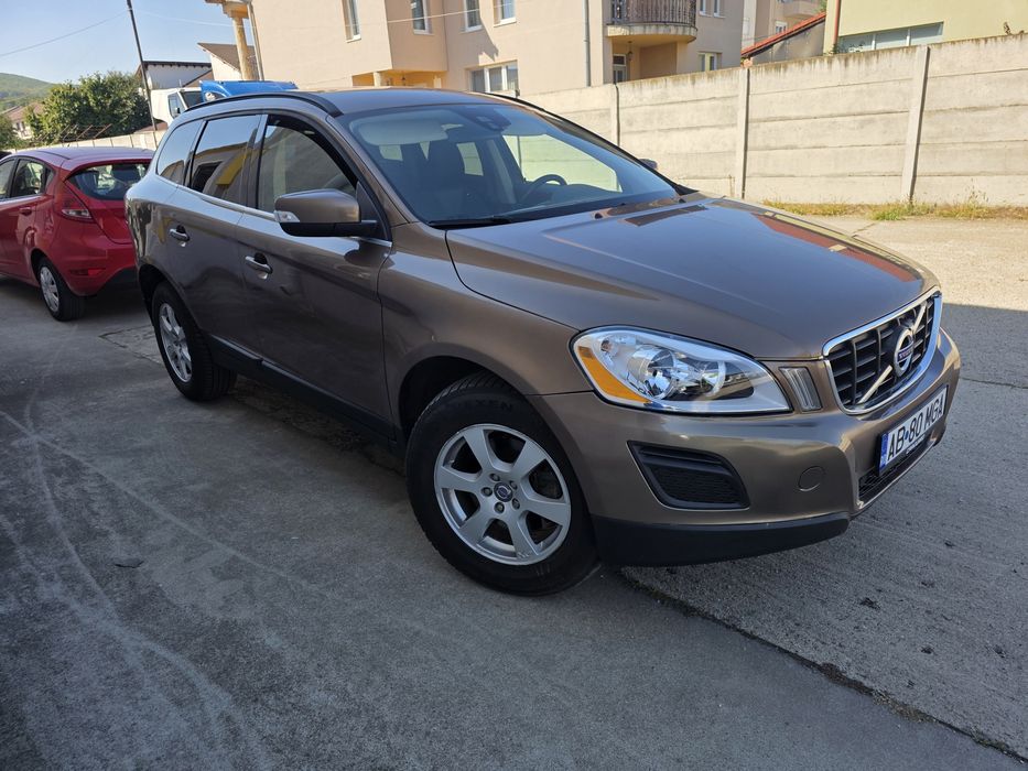 Volvo xc 60 , an 2013/ 2.0  5 cilindrii SERVISAT.Citeste!