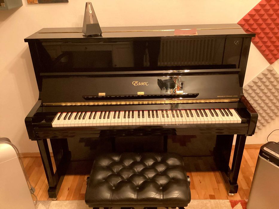 Pian Vertical Steinway & Sons, marca Essex EUP-123
