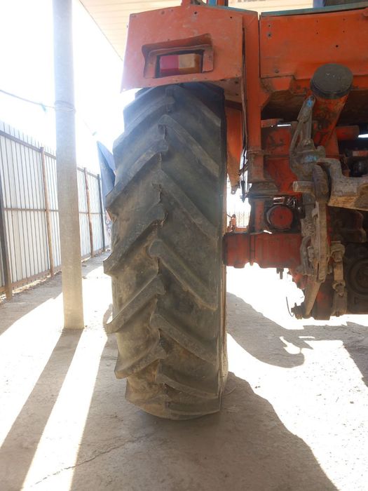 Мтз 80 трактори сотилади зудлик билан сотилади