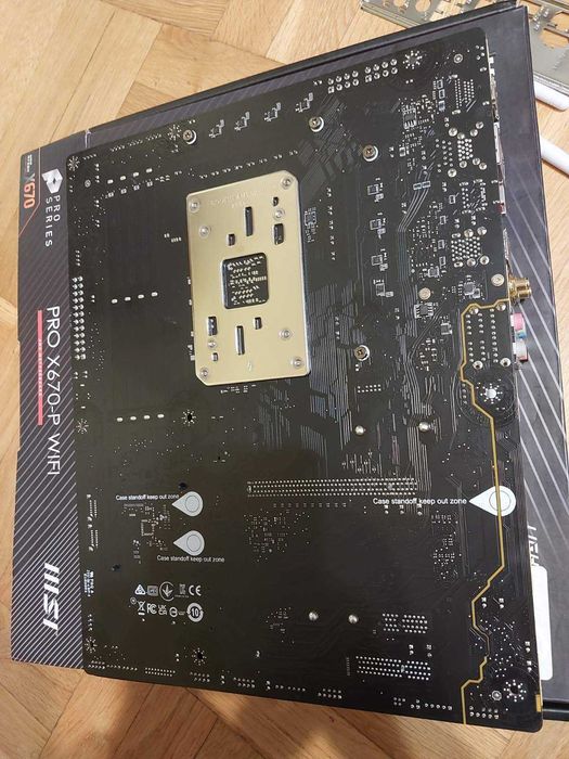 AMD Ryzen 7 7700X + MSI Pro B650-S Wi-Fi