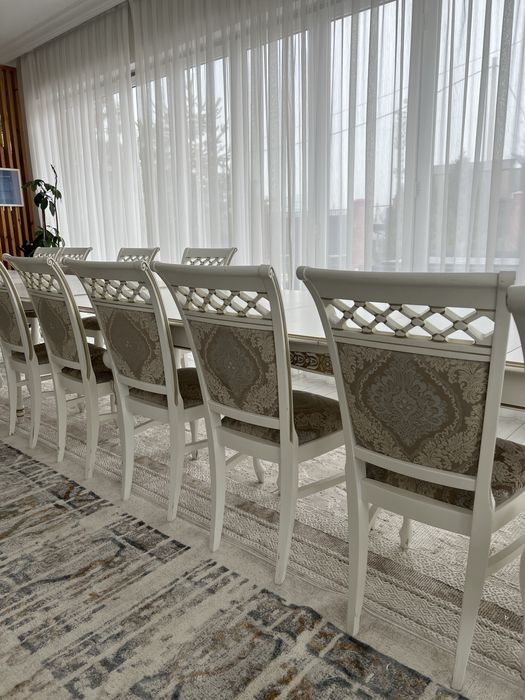 стол и стулья 3.3 м