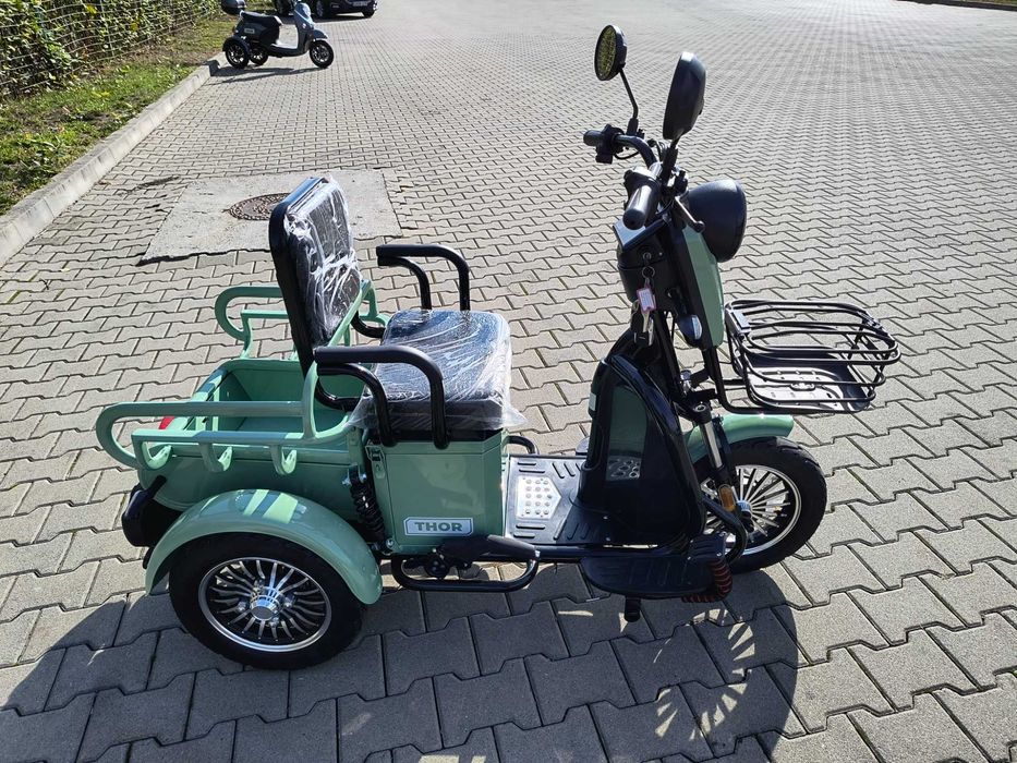 Triciclu electric - model THOR NEO, culori- rosu/verde/visiniu