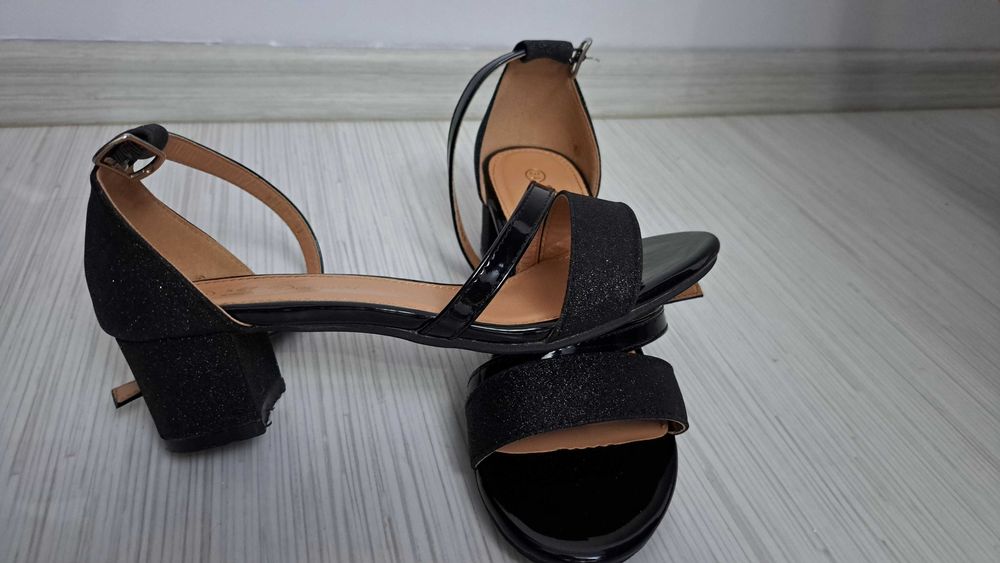 Pantofi fetițe marimea 34