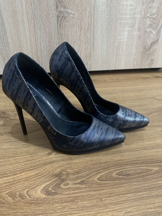 Обувки на висок ток 40 размер