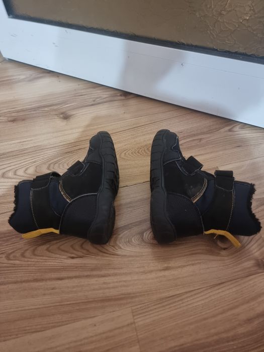 Продавам детски ботушки