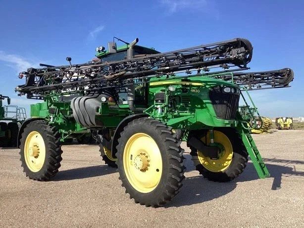Опрыскиватель John Deere 4830
