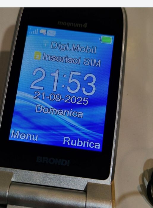 Super telefon cu clapeta.  Special pentru Seniori.