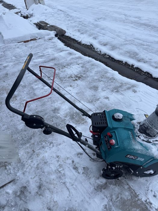 Продам снегоуборочную машину Alteco .