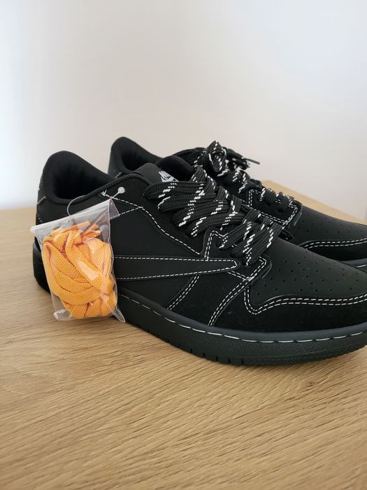 Ново! Маратонки  NIKE 39 размер