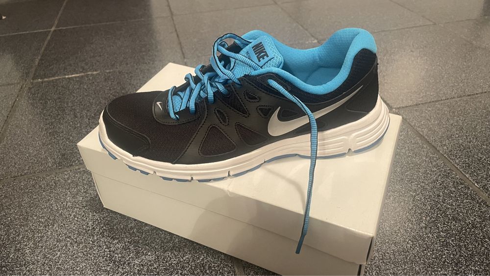 Vand Nike marimea 42