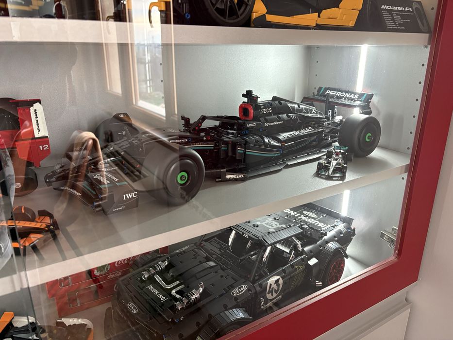 Продавам Lego Technic  42171 Mercedes F1