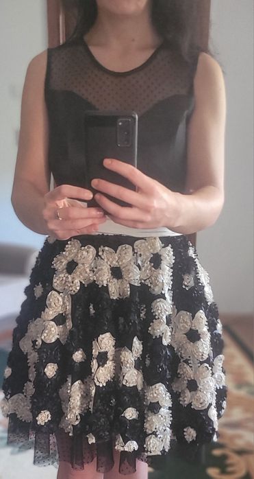 Rochie neagră cu flori