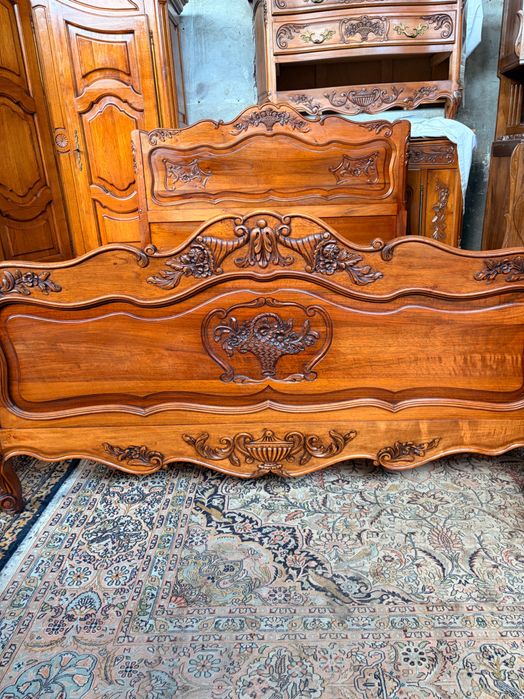 Масивно орехово легло, спалня