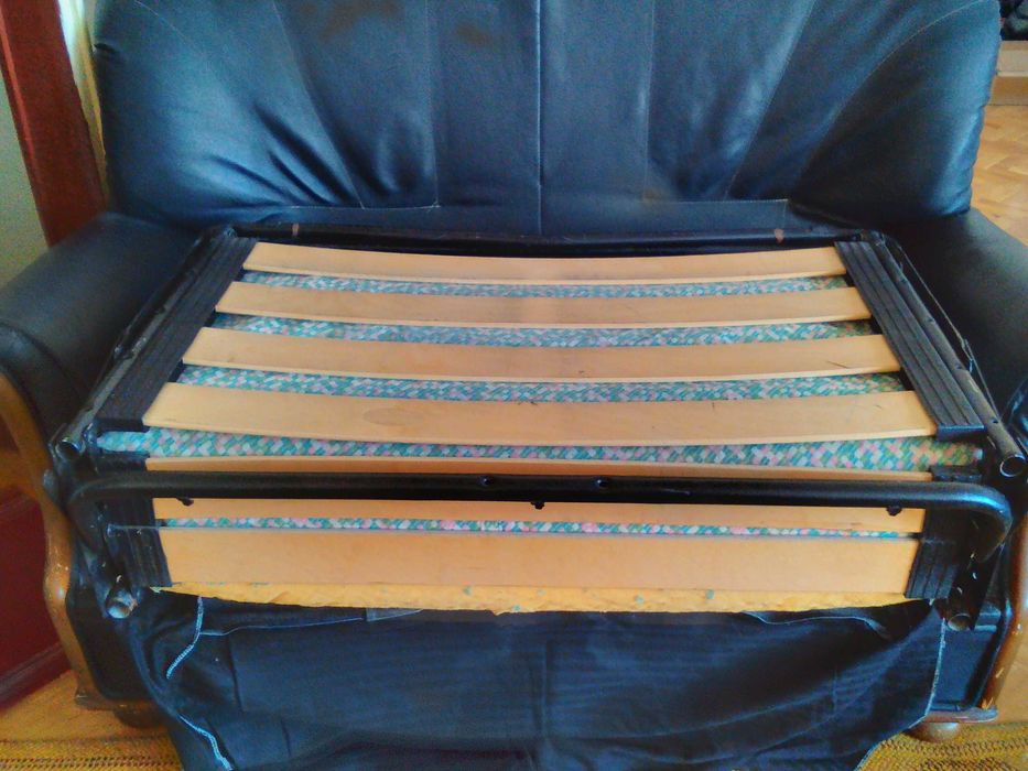продавам 2 броя легла и 2 фотьойла всеки по 50 лв. на колелца